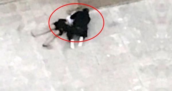 Yatak odasında üstünü değiştirirken... 2