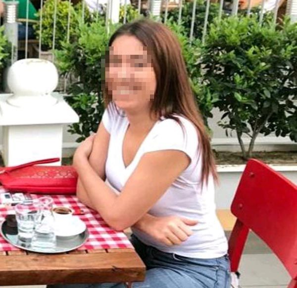 Yatak odasında üstünü değiştirirken... 3
