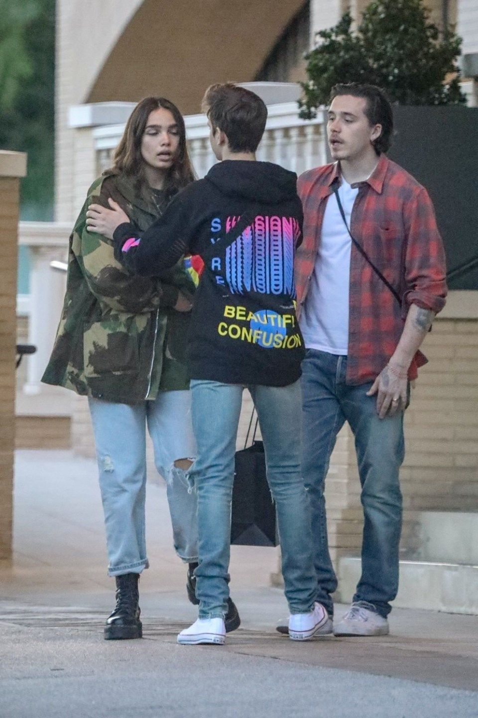 Brooklyn Beckham ve Hana Cross sokak ortasında kavga etti! 2