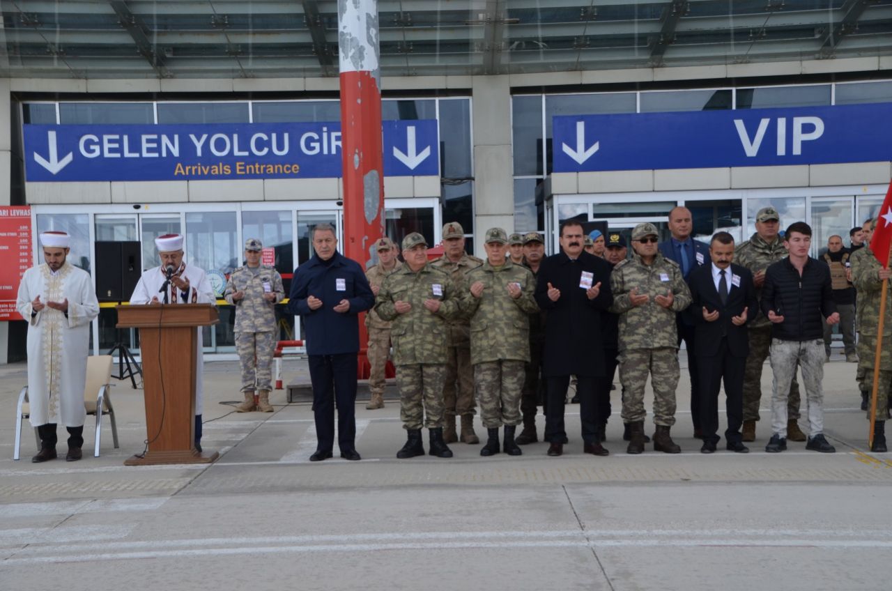 Hakkari şehitleri son yolculuklarına uğurlanıyor! 1