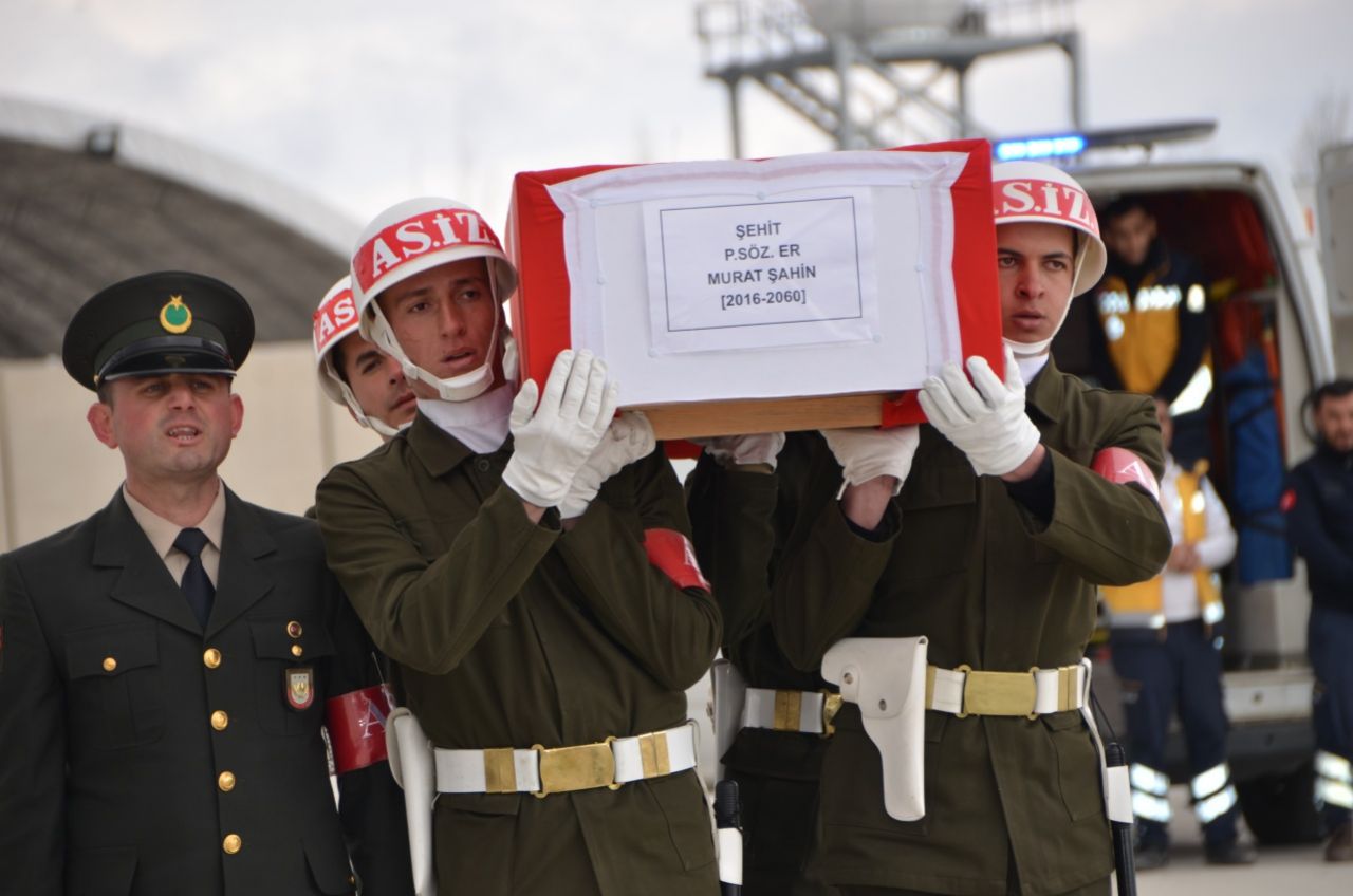 Hakkari şehitleri son yolculuklarına uğurlanıyor! 7