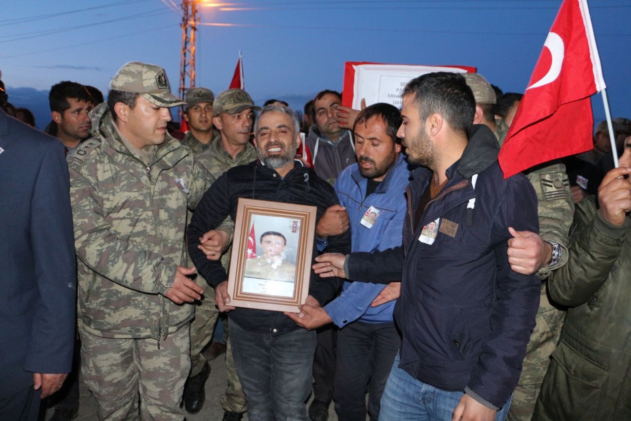 Hakkari şehitleri son yolculuklarına uğurlanıyor! 15