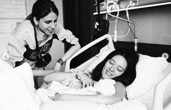 Pelin Akil ikiz bebeklerini kucağına aldı! 11