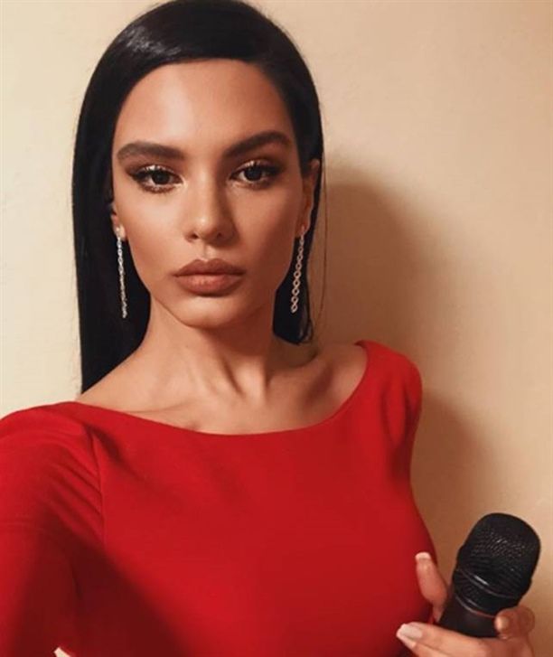 Almeda Abazi'den 'estetik' isyanı! 1
