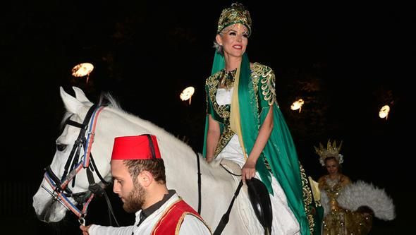 İpek Tanrıyar kına gecesine atla geldi! 1
