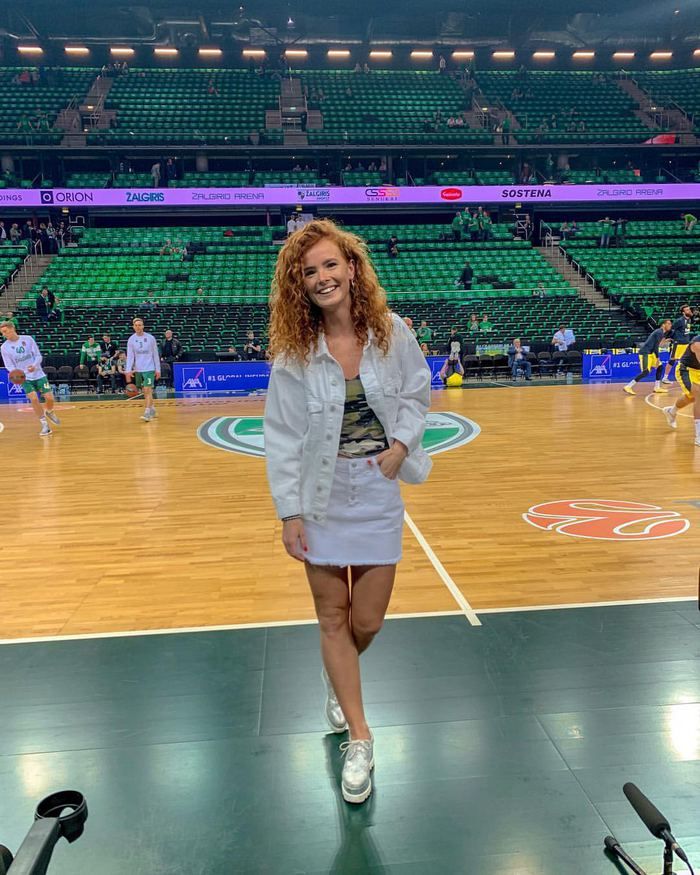 Güzel spiker geceye damga vurdu! 1