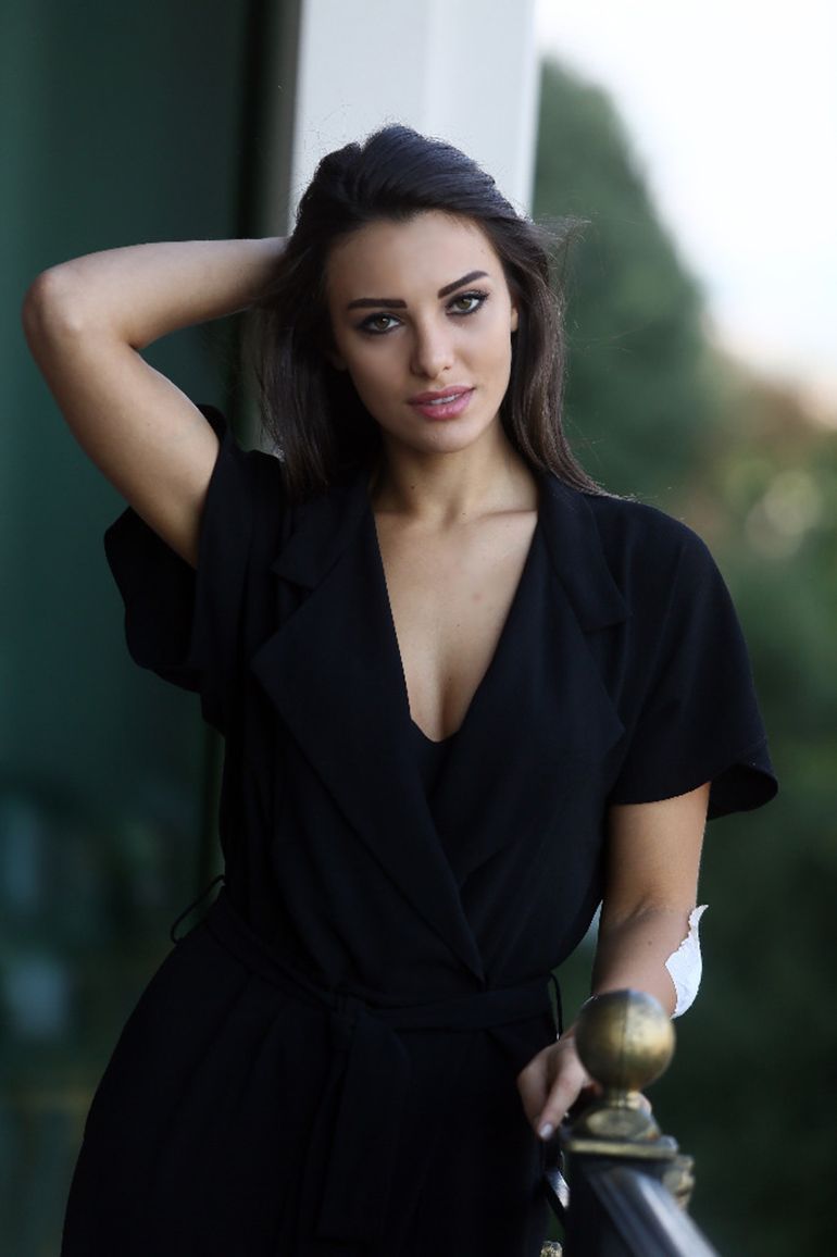 Tuvana Türkay taliplerini bekliyor! 4