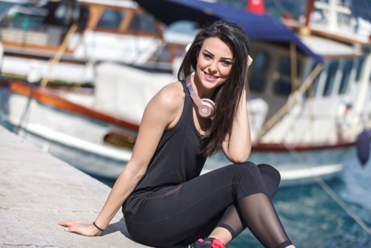 Tuvana Türkay taliplerini bekliyor! 2