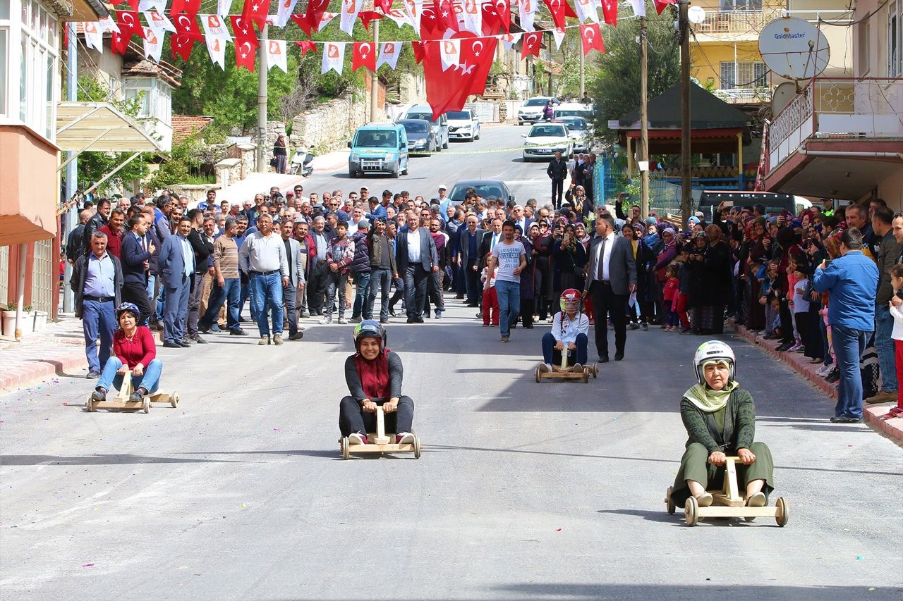 Tahta arabalarla 'Tömbüldek formula' yarışı... 7