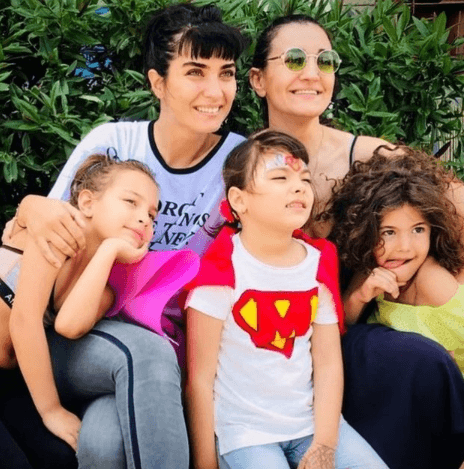 Tuba Büyüküstün ikizleriyle doğanın tadını çıkardı 7