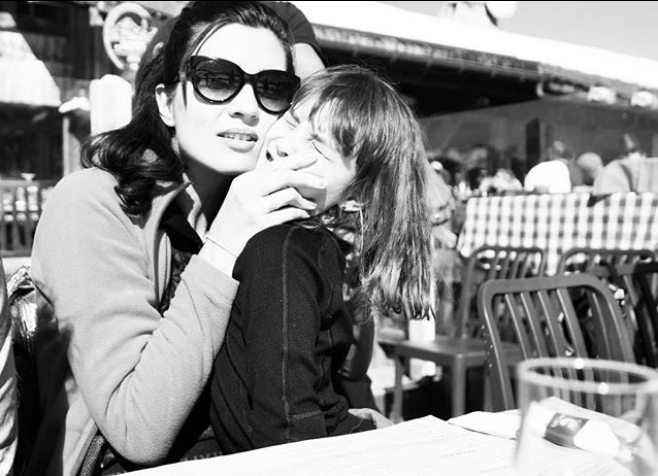 Tuba Büyüküstün ikizleriyle doğanın tadını çıkardı 9