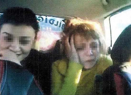 4 arkadaş, genç kızı zorla taksiye bindirip... 5