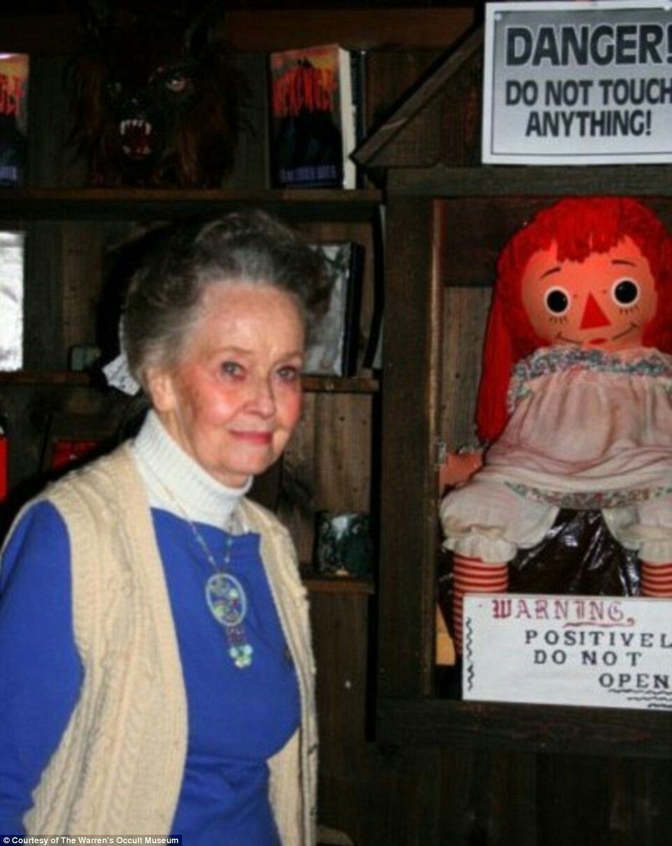 Şeytan çıkarma uzmanlarından Annabelle bebeği! 13
