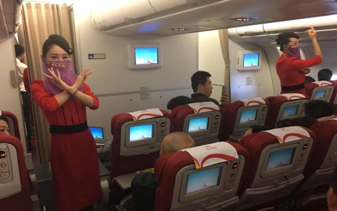 Hosteslerden Türkiye uçuşunda peçeli dans! 1