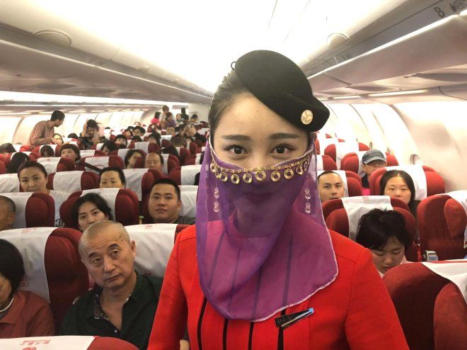 Hosteslerden Türkiye uçuşunda peçeli dans! 5