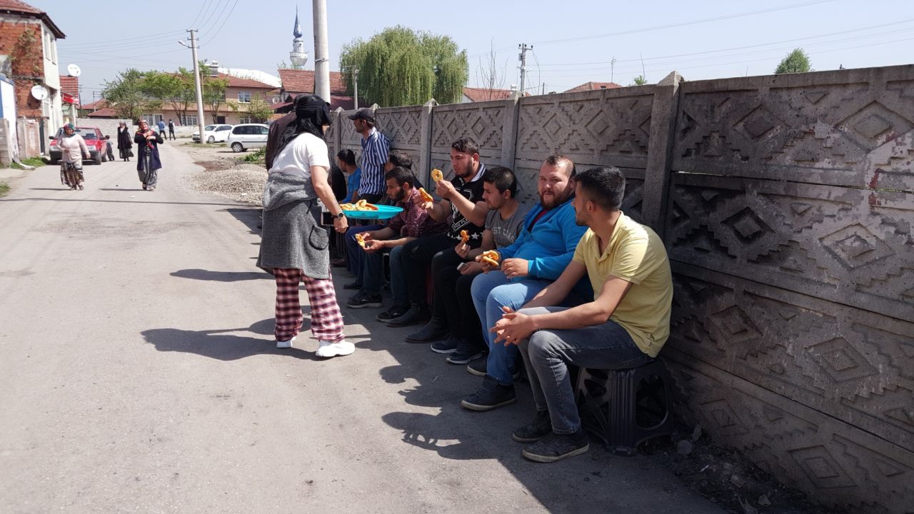 Dilber Ay'ın mahallesine hüzün hakim! 6