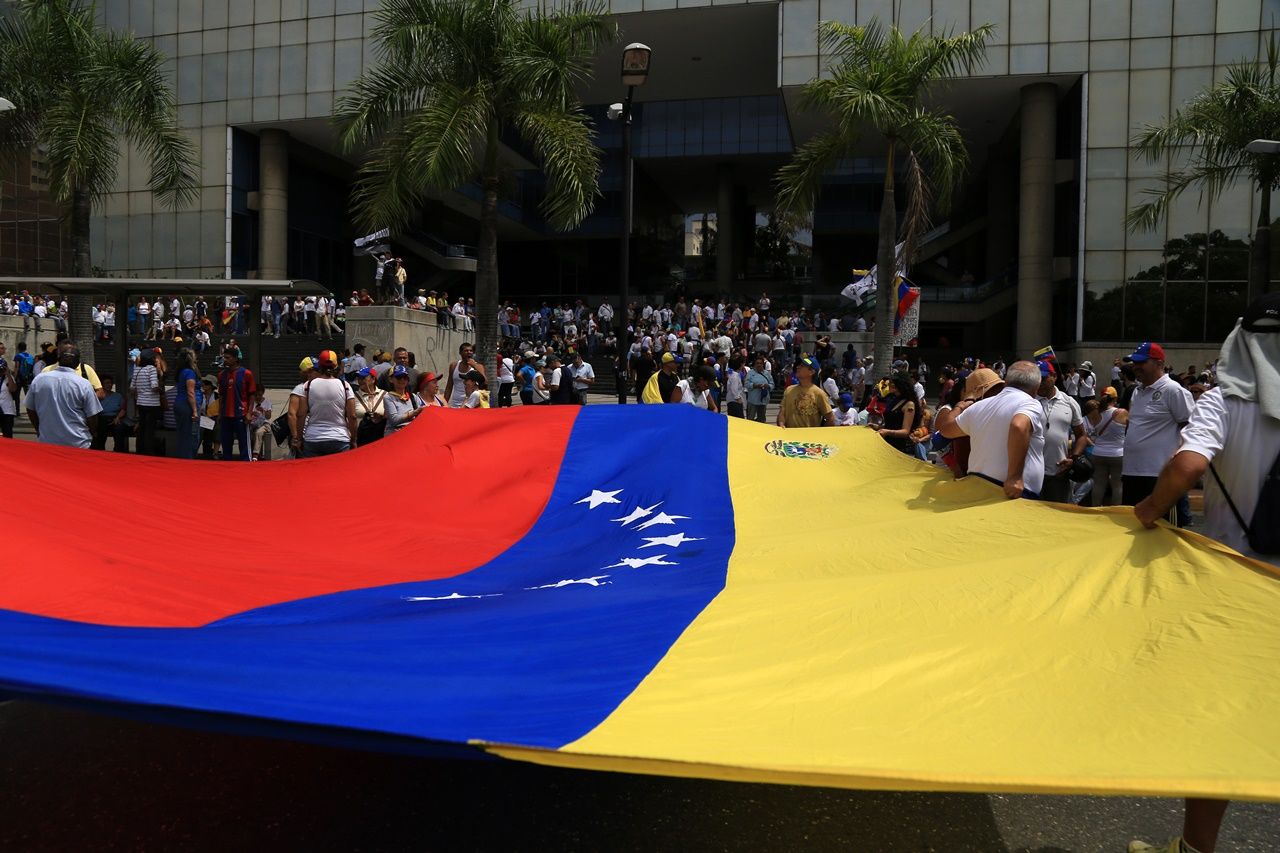 Venezuela'da kritik saatler... 14