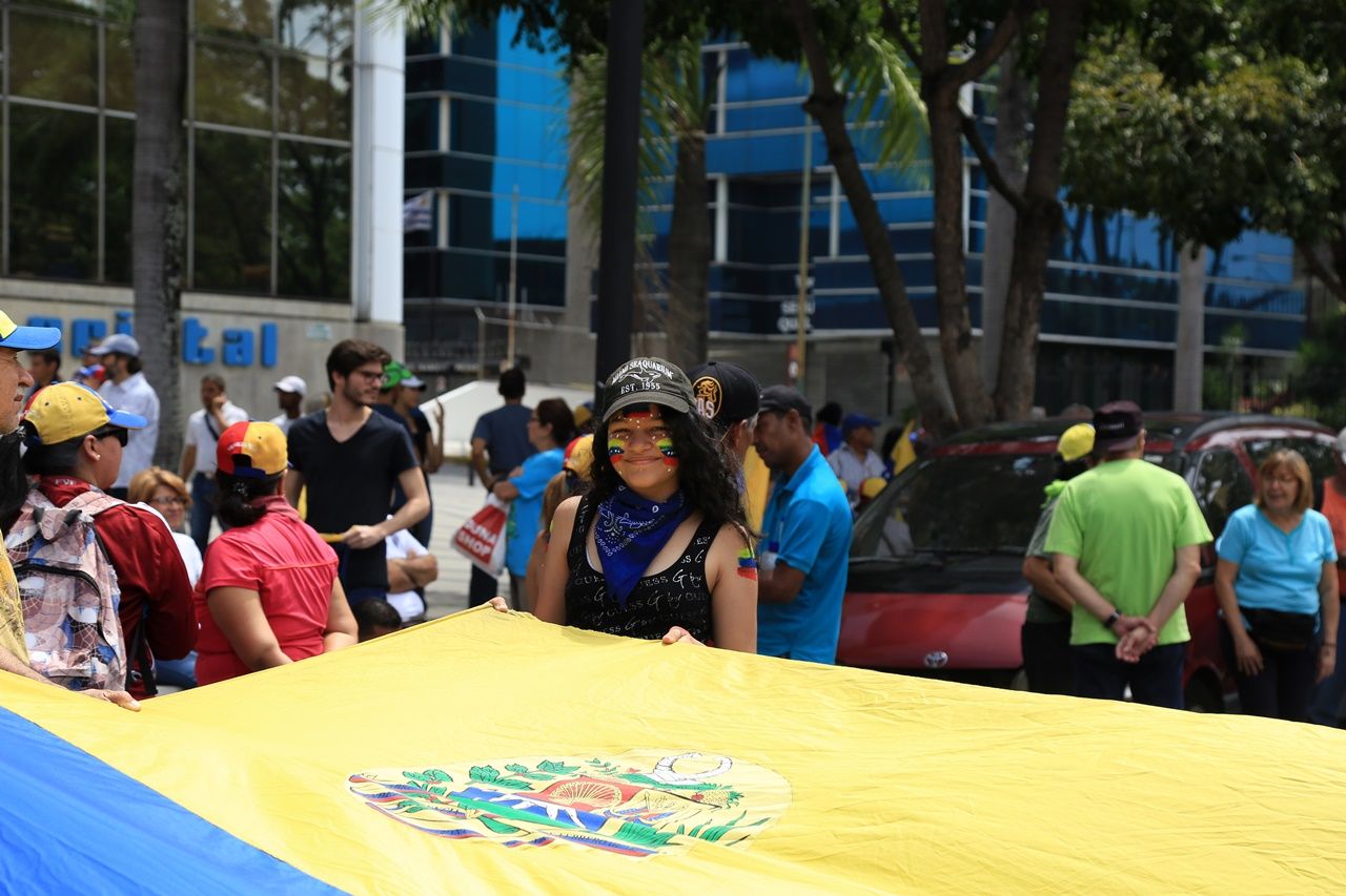 Venezuela'da kritik saatler... 17