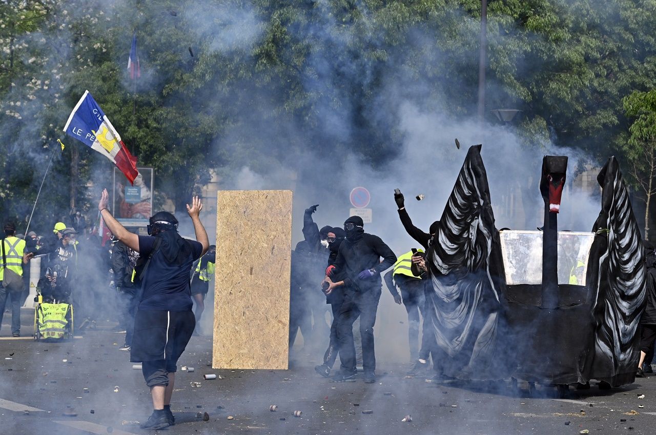 Fransa'da olaylı 1 Mayıs... 19