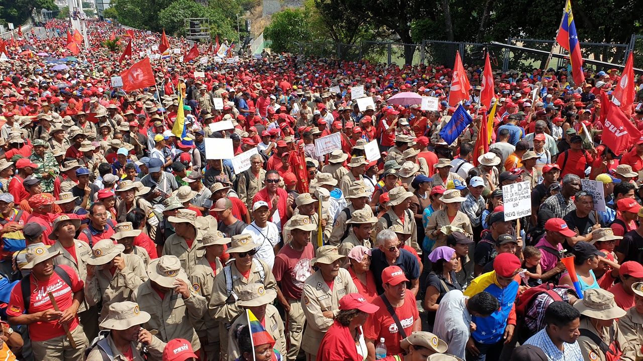 Venezuela'da hükümet destekçileri sokakta... 2