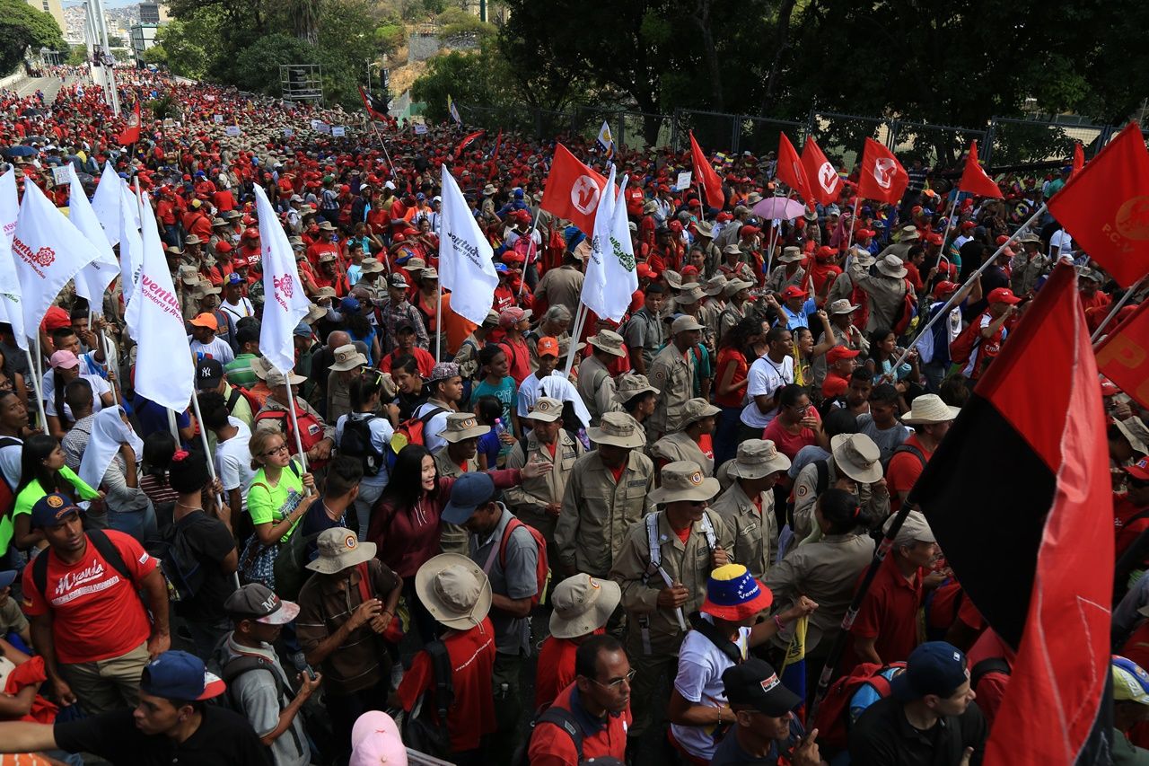 Venezuela'da hükümet destekçileri sokakta... 5