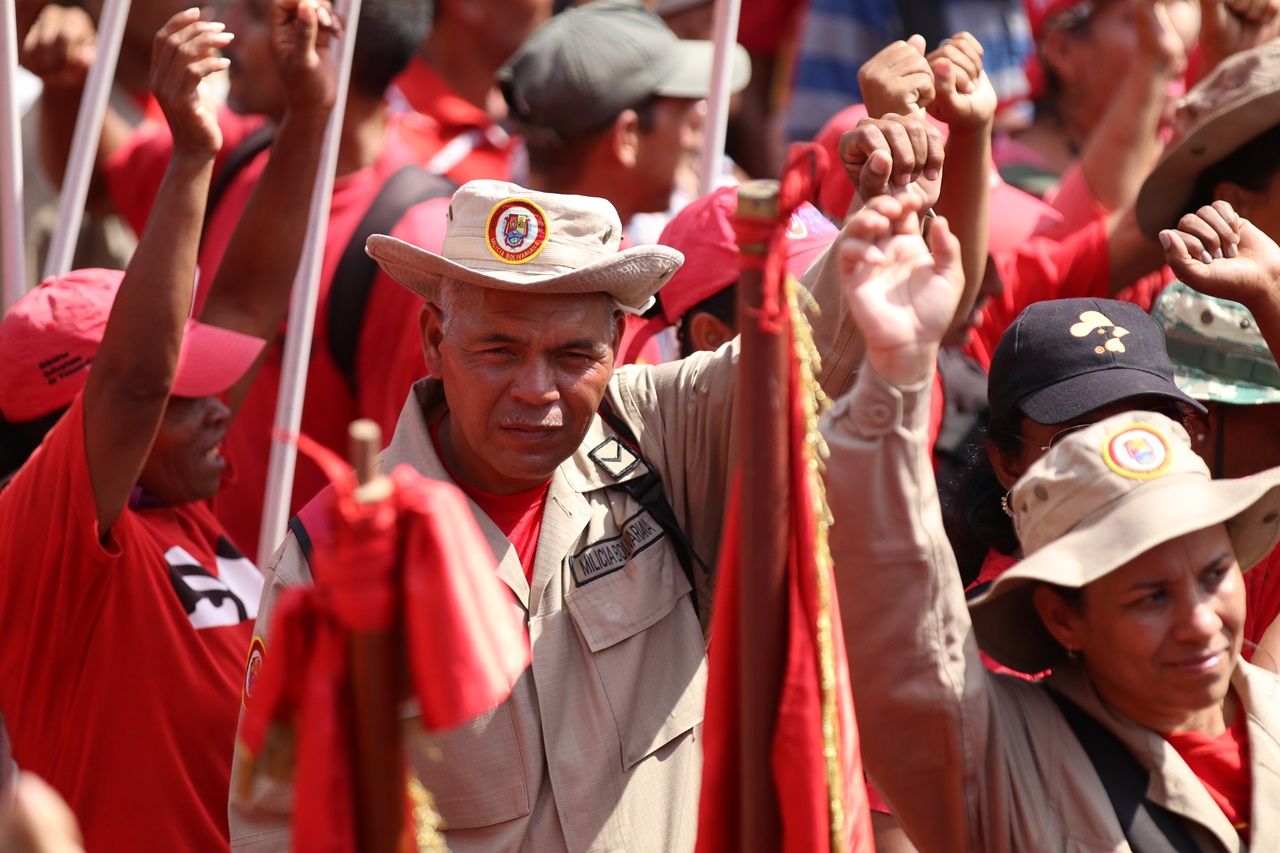 Venezuela'da hükümet destekçileri sokakta... 6