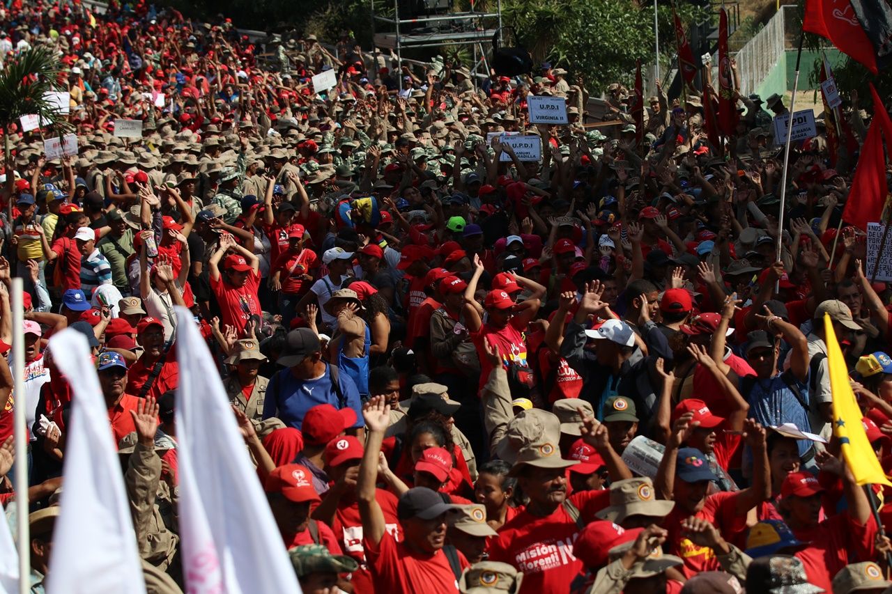 Venezuela'da hükümet destekçileri sokakta... 7
