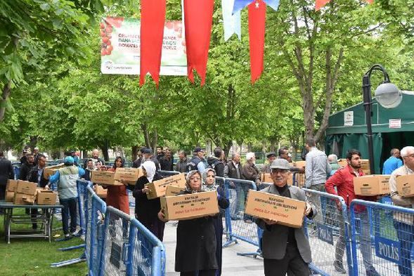 Ne aş ne iş için sıraya girdiler! 7