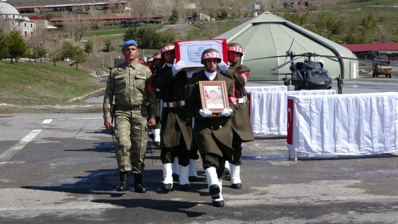 Hakkari şehitleri için tören düzenlendi! 24