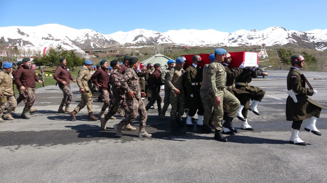 Hakkari şehitleri için tören düzenlendi! 11