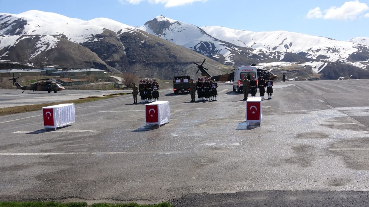 Hakkari şehitleri için tören düzenlendi! 16