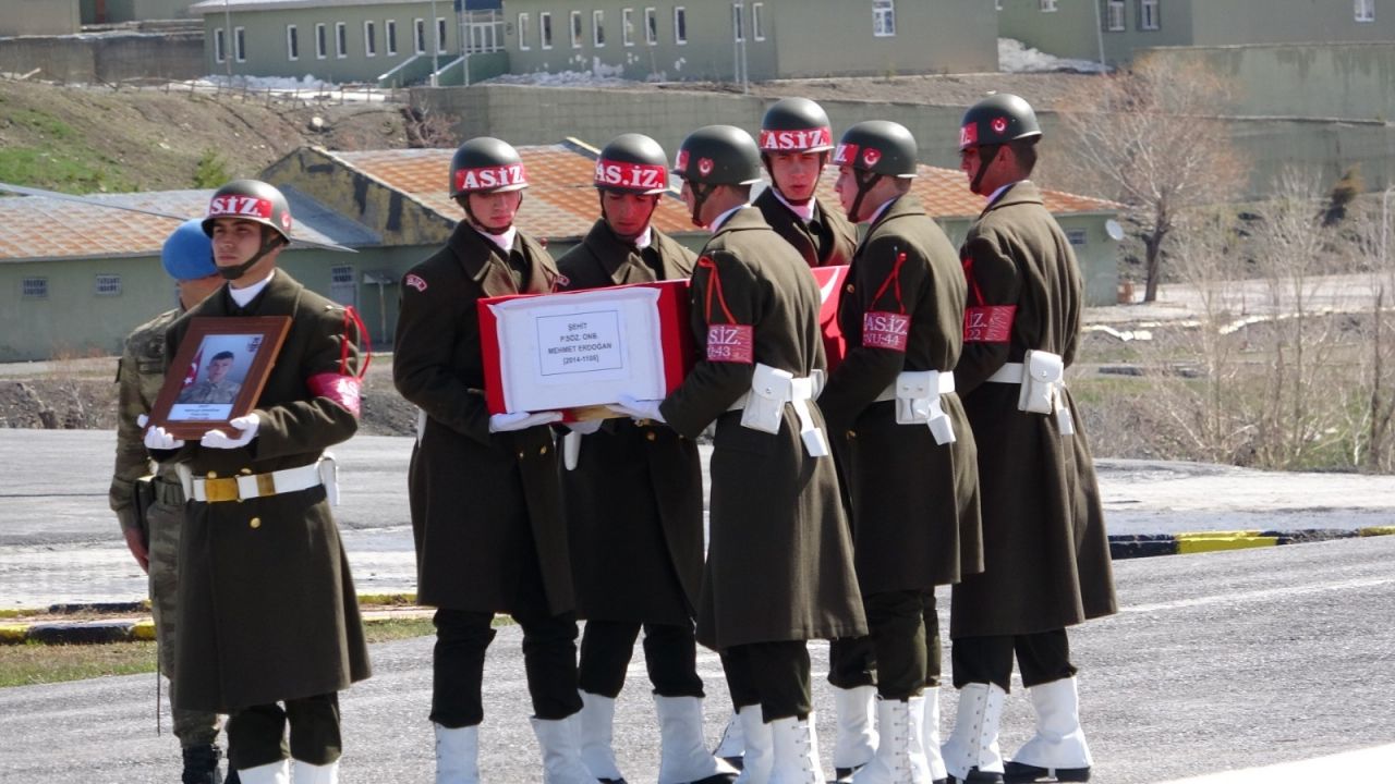Hakkari şehitleri için tören düzenlendi! 17