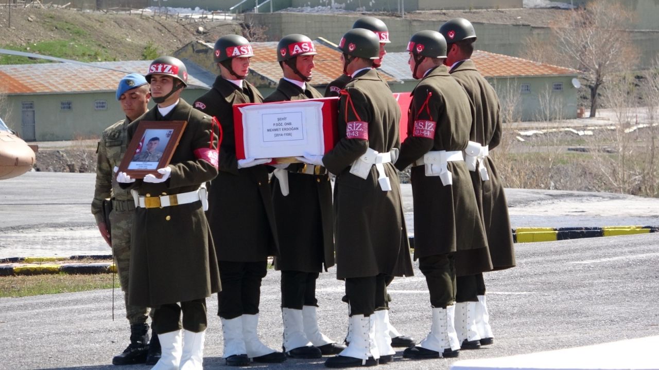 Hakkari şehitleri için tören düzenlendi! 18