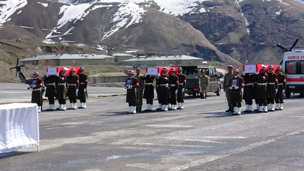 Hakkari şehitleri için tören düzenlendi! 19