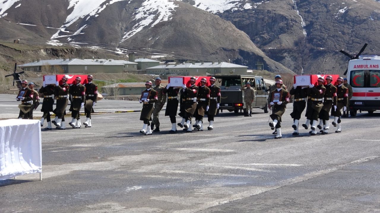 Hakkari şehitleri için tören düzenlendi! 20
