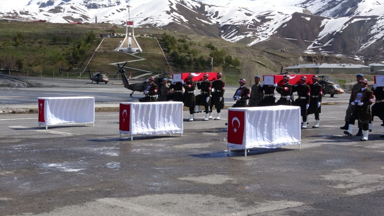 Hakkari şehitleri için tören düzenlendi! 21
