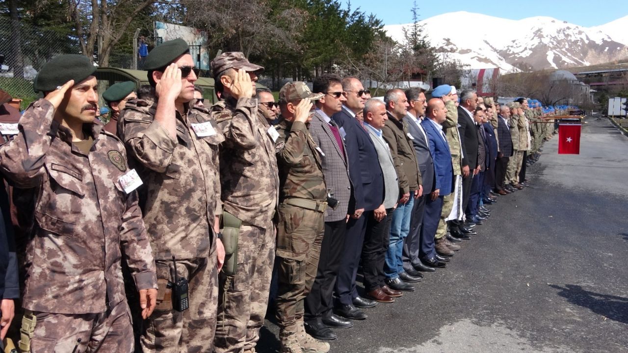 Hakkari şehitleri için tören düzenlendi! 1