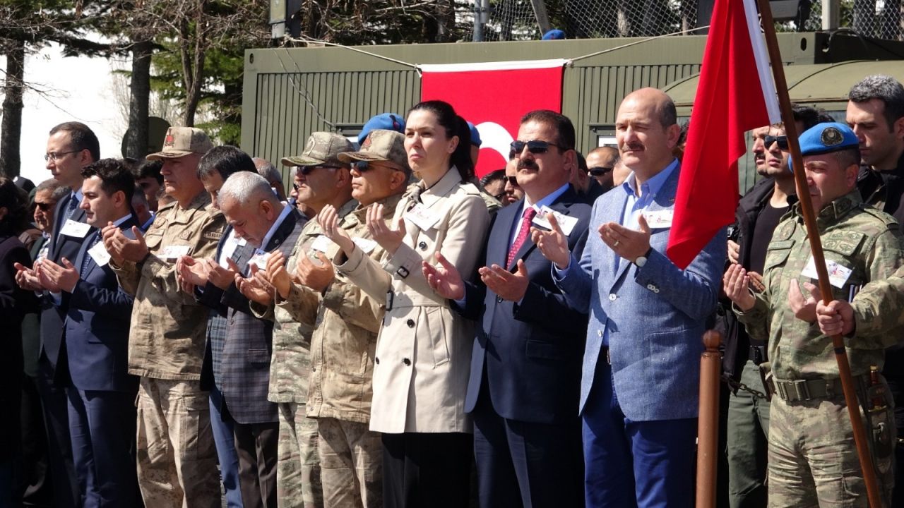 Hakkari şehitleri için tören düzenlendi! 4