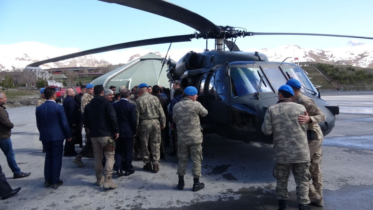 Hakkari şehitleri için tören düzenlendi! 5