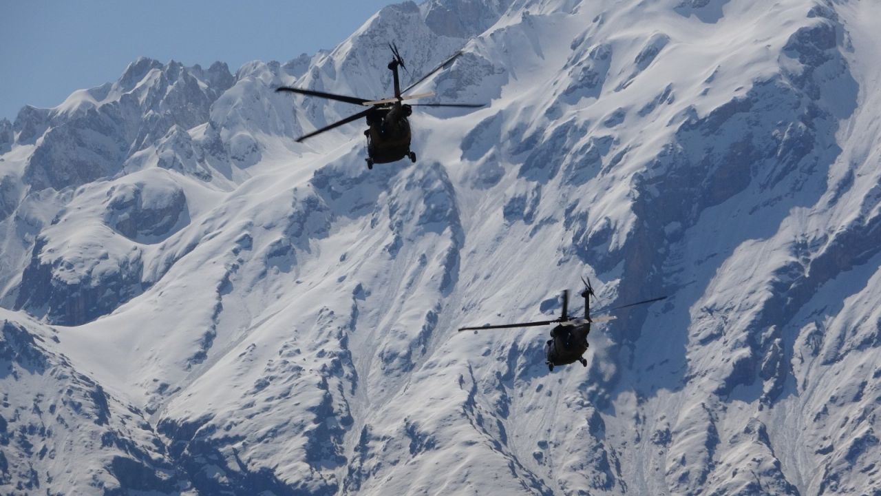 Hakkari şehitleri için tören düzenlendi! 9