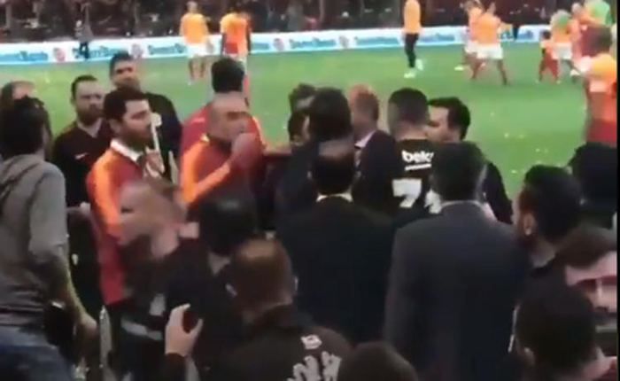 Maç sonu tünelin girişinde kavga çıktı! 7