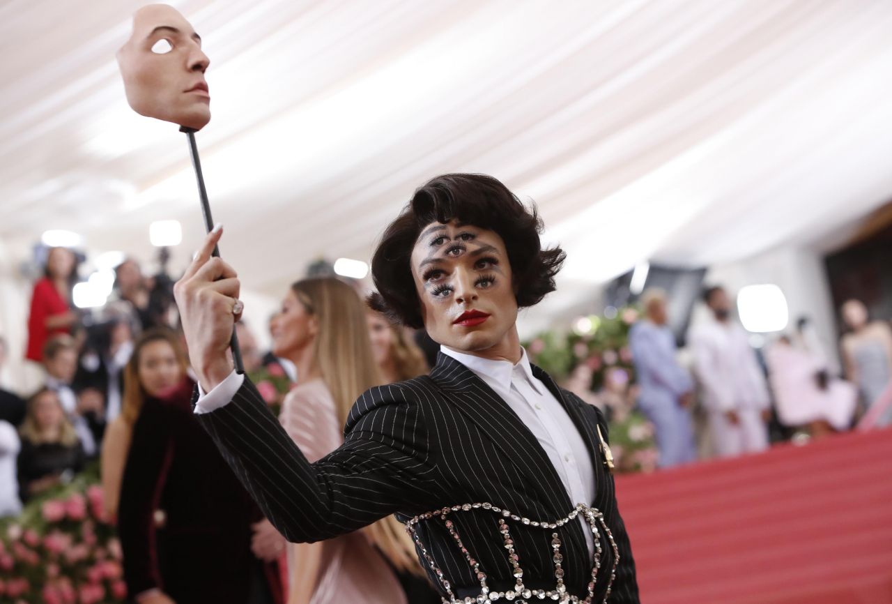 MET Gala tarihine geçecek kostümler! 27