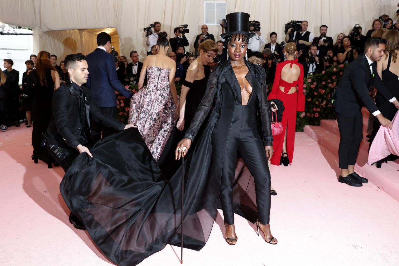 MET Gala tarihine geçecek kostümler! 39