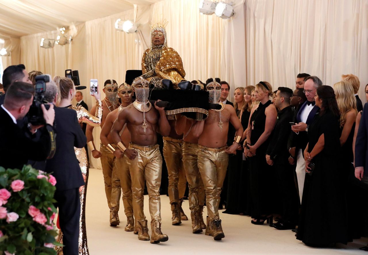MET Gala tarihine geçecek kostümler! 48