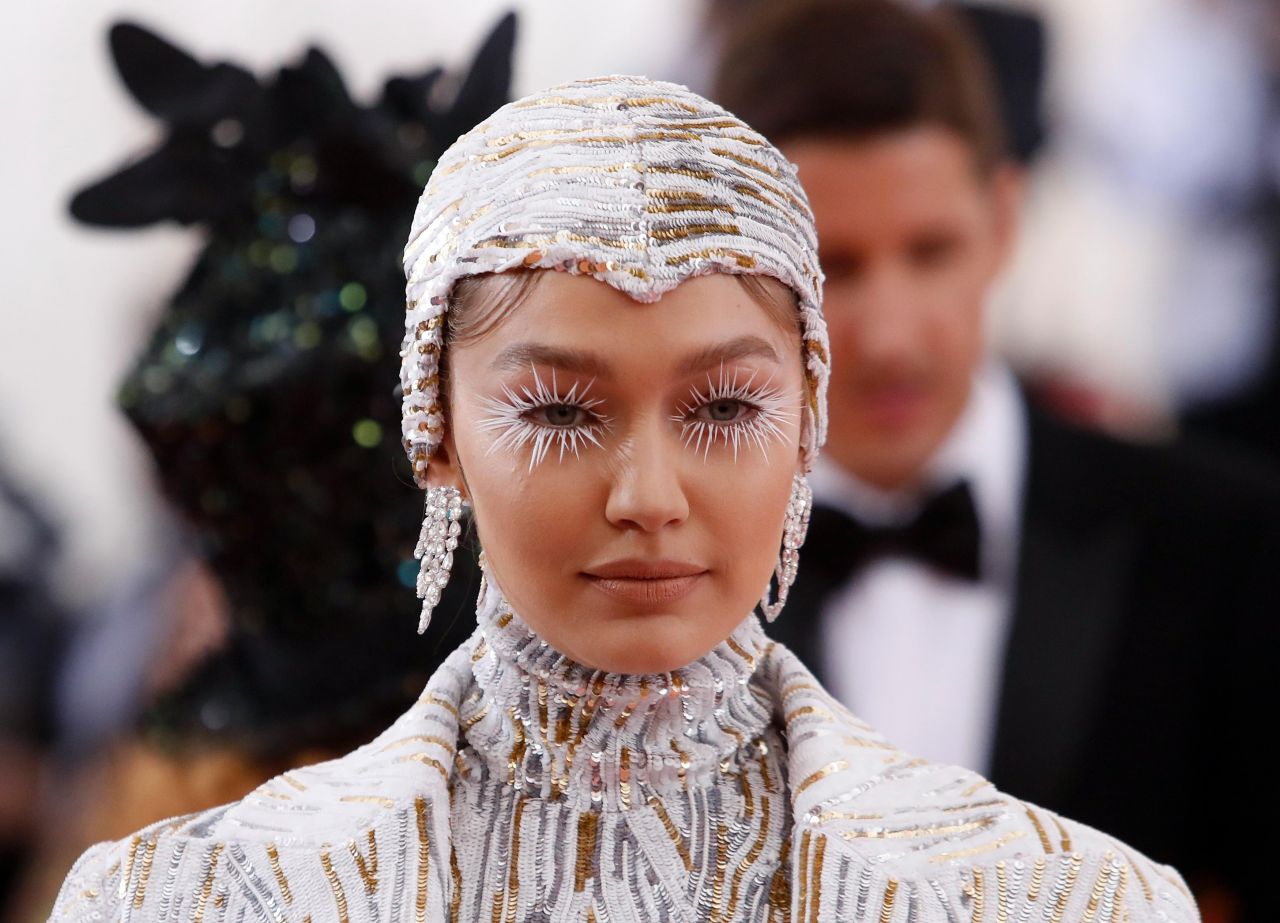 MET Gala tarihine geçecek kostümler! 52