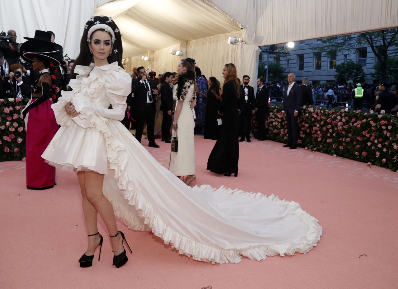 MET Gala tarihine geçecek kostümler! 60