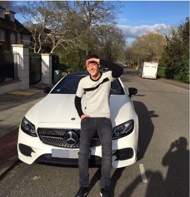 Mesut Özil paraya acımıyor! 3