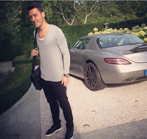 Mesut Özil paraya acımıyor! 1