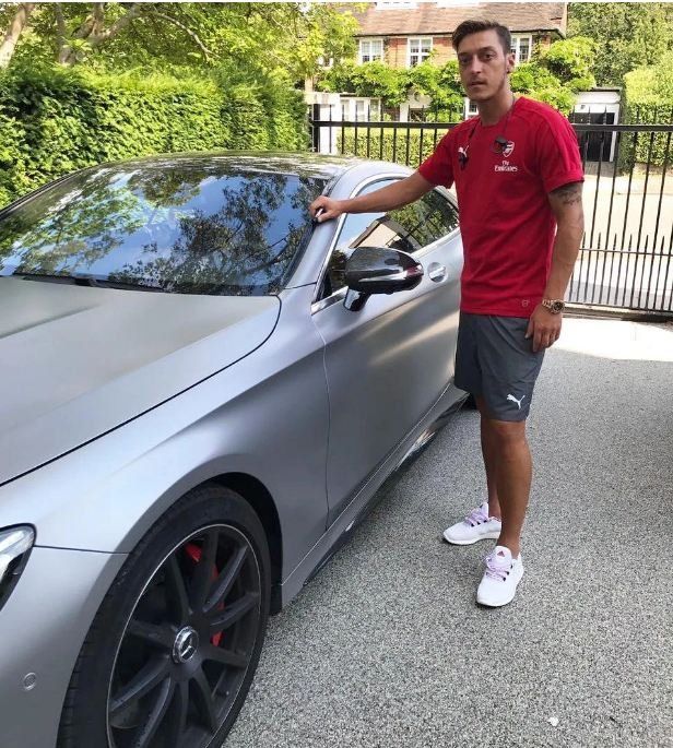 Mesut Özil paraya acımıyor! 2