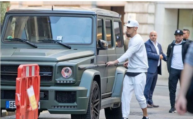 Mesut Özil paraya acımıyor! 4